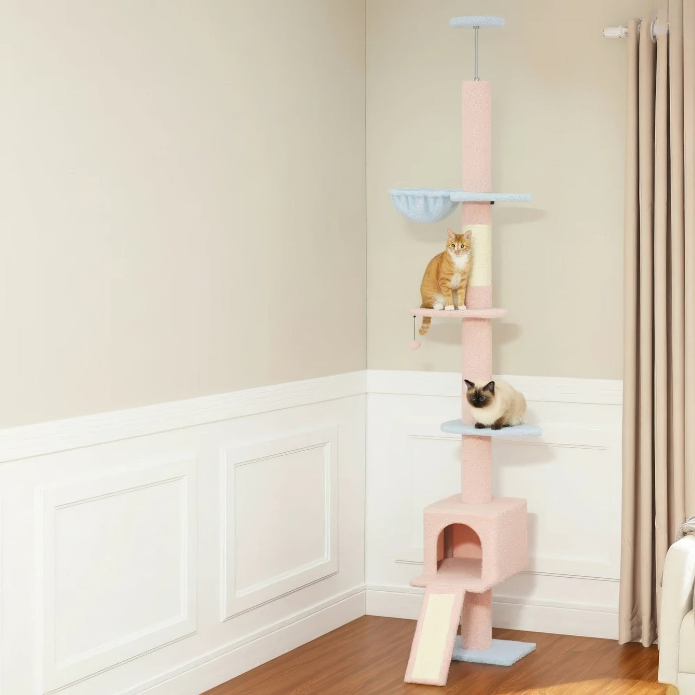 Arbre à chat plafond rose